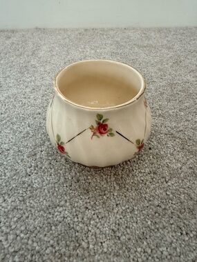 Vintage Ivory Sadler sugar bowl  - Pink Rose Pattern